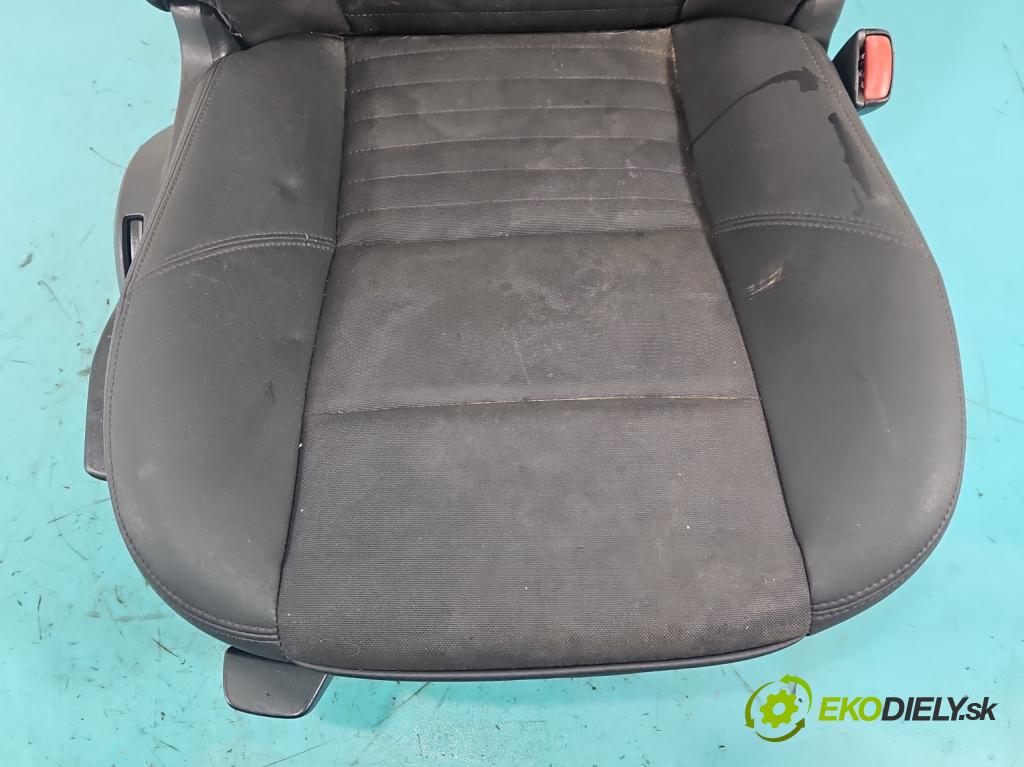 Volvo C30 1.6 hdi 109 hp manual 80 kW 1560 cm3 3- Sedadlo pravý  (Sedadlo)