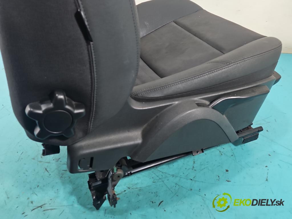 Volvo C30 1.6 hdi 109 hp manual 80 kW 1560 cm3 3- Sedadlo pravý  (Sedadlo)