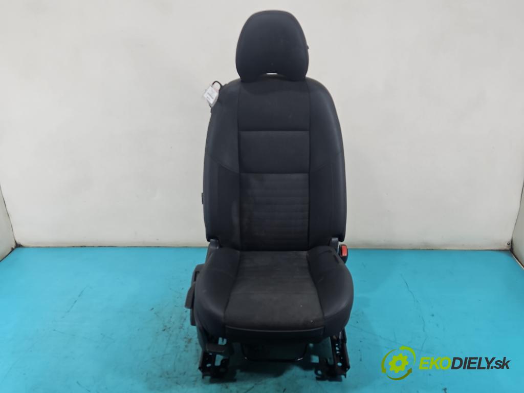 Volvo C30 1.6 hdi 109 hp manual 80 kW 1560 cm3 3- Sedadlo pravý  (Sedadlo)