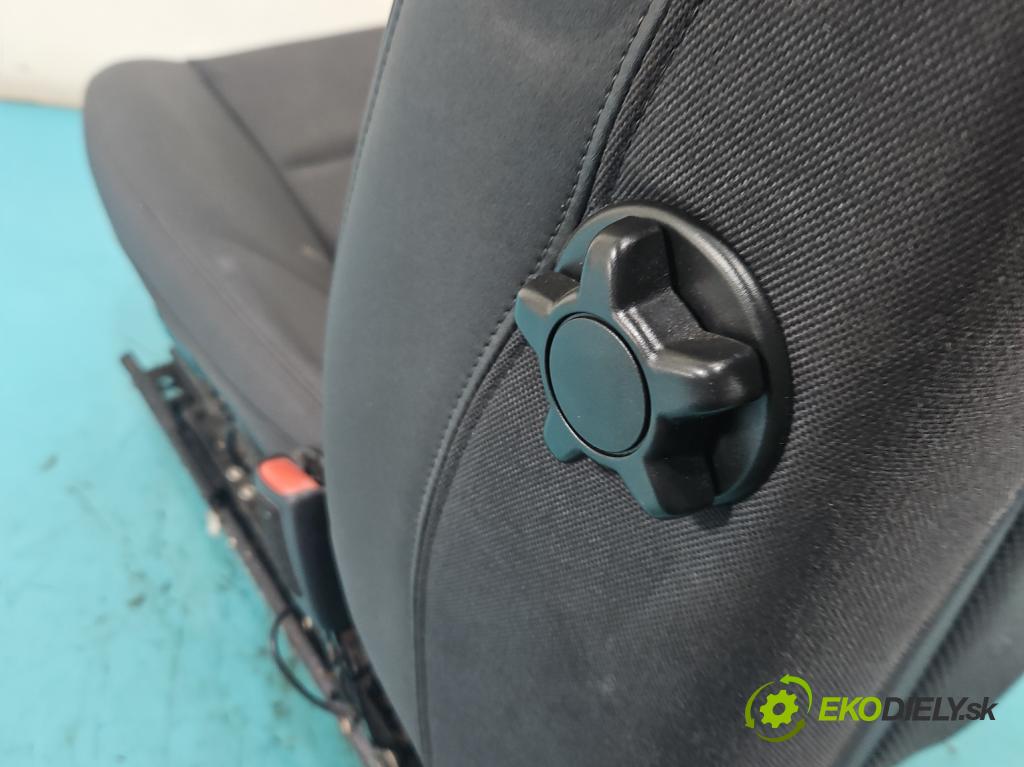 Volvo C30 1.6 hdi 109 hp manual 80 kW 1560 cm3 3- Sedadlo pravý  (Sedadlo)