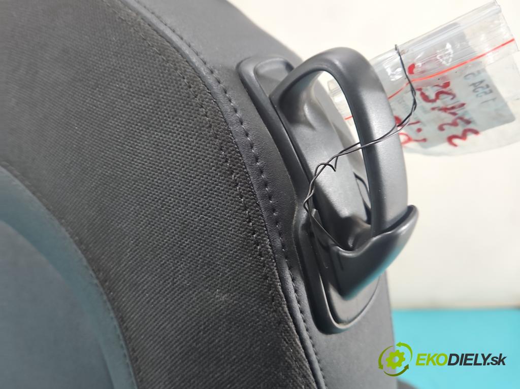 Volvo C30 1.6 hdi 109 hp manual 80 kW 1560 cm3 3- Sedadlo pravý  (Sedadlo)