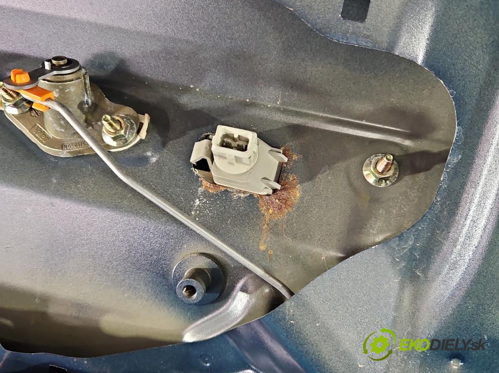 Toyota Avensis II T25 2003-2008 1.8 vvti 129 hp manual 95 kW 1794 cm3 4- zadní kufrové dveře  (Zadní kapota (kufr))