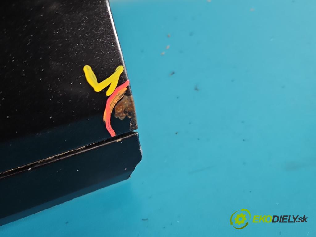 Audi A3 8P 2003-2012 2.0 tdi 140 HP manual 103 kW 1968 cm3 5- dvere predné ľavé  (Kľučka dverí ostatné)