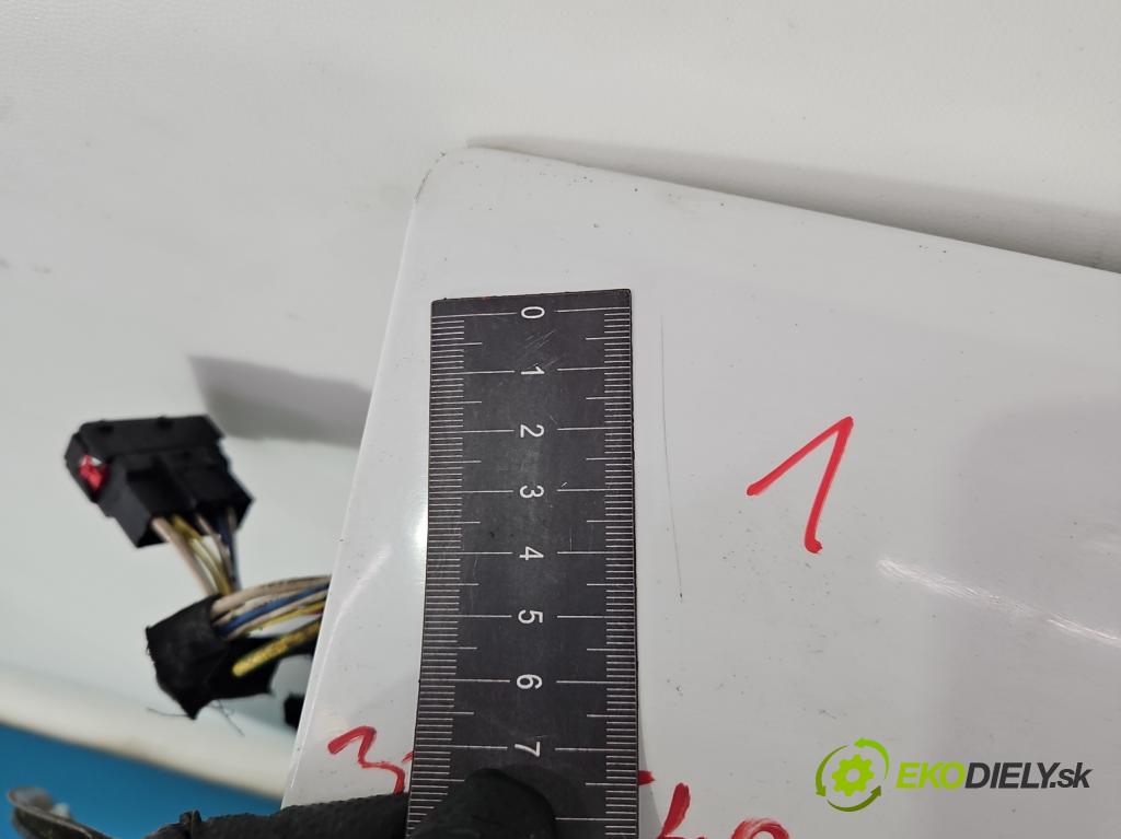 Citroen C2 1.4 hdi 68 hp manual 50 kW 1398 cm3 3- zadní kufrové dveře  (Zadní kapota (kufr))