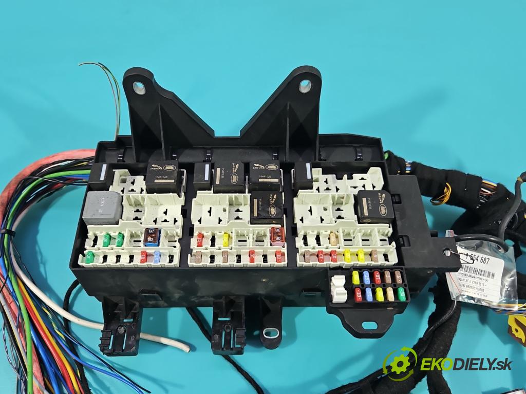 Jaguar XF II X260 2015- 3.0 V6 340KM automatic 250 kW 2995 cm3 4- skříňka pojistková  (Pojistková skříňka)