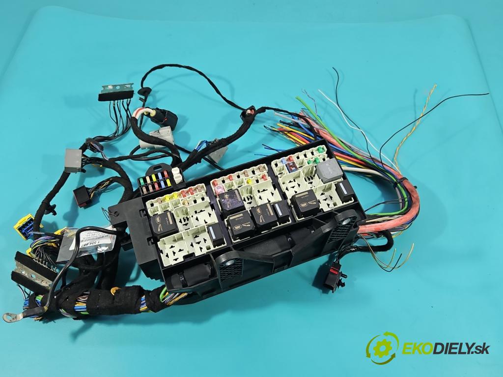 Jaguar XF II X260 2015- 3.0 V6 340KM automatic 250 kW 2995 cm3 4- skříňka pojistková  (Pojistková skříňka)