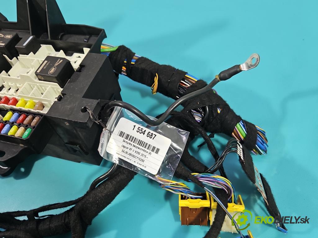 Jaguar XF II X260 2015- 3.0 V6 340KM automatic 250 kW 2995 cm3 4- skříňka pojistková  (Pojistková skříňka)