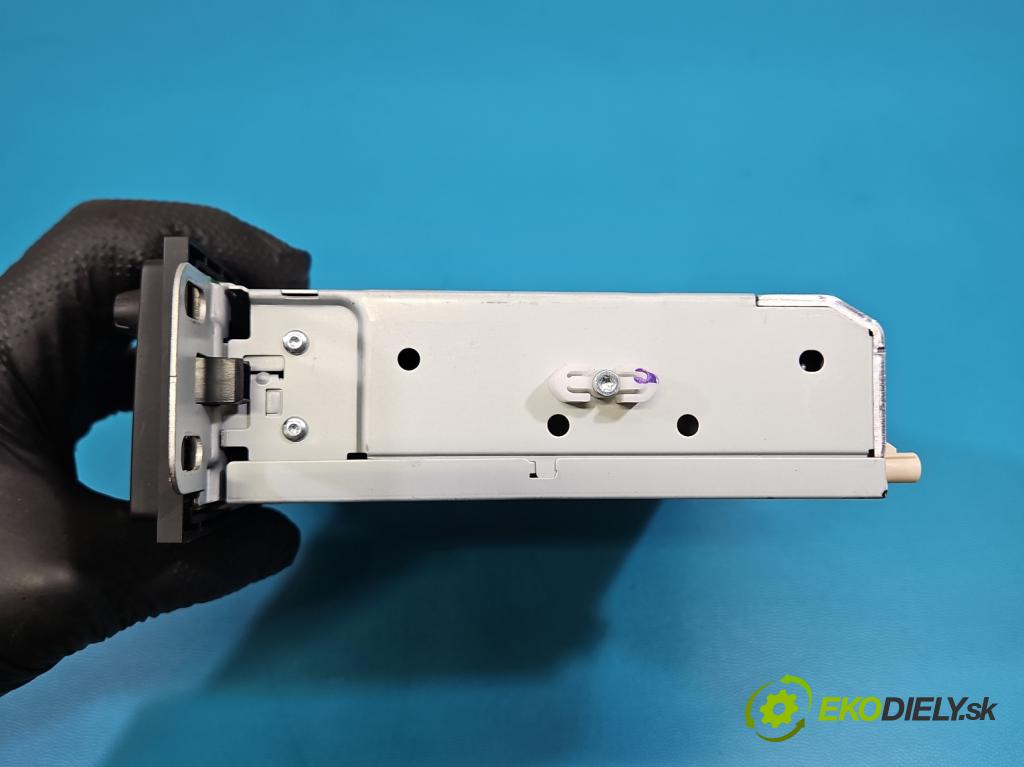 Renault Express 1.5 dci 95 HP manual 70 kW 1461 cm3 5- Radio originál 280215396R