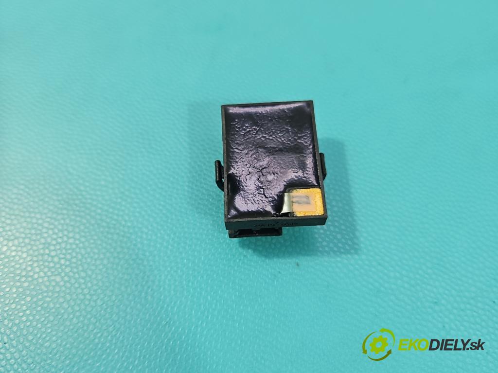 Jaguar XF II X260 2015- 3.0 V6 340KM: automatic 250 kW 2995 cm3 4- snímač déšť: BJ32 18D693-BA (Snímač dažďa)