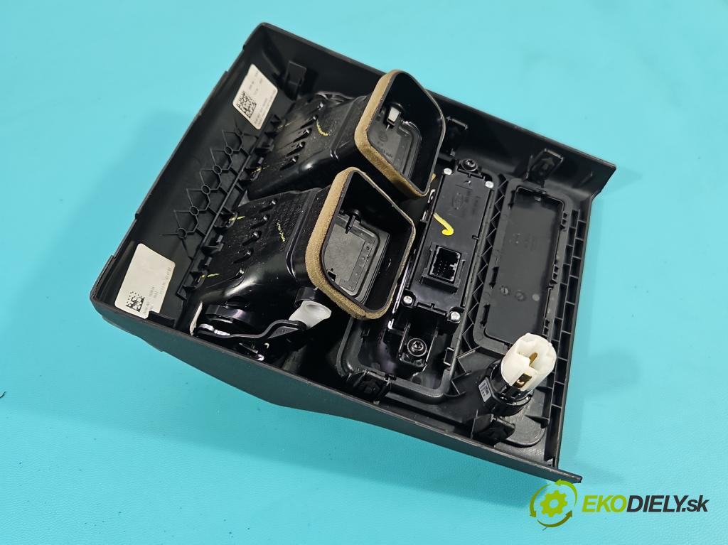 Jaguar XF II X260 2015- 3.0 V6 340KM: automatic 250 kW 2995 cm3 4- Mřížka: kúrenia ostatné BJ32-014A22-AD