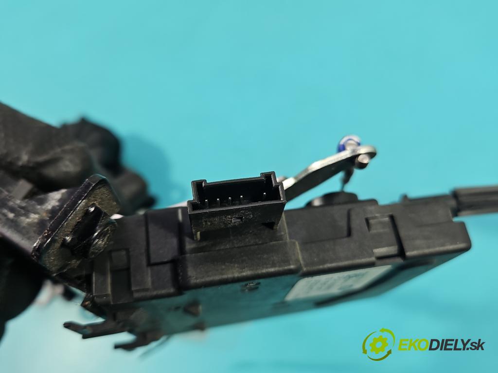 Jaguar XF II X260 2015- 3.0 V6 340KM: automatic 250 kW 2995 cm3 4- zámok kufrové dvere zadné C03747-104