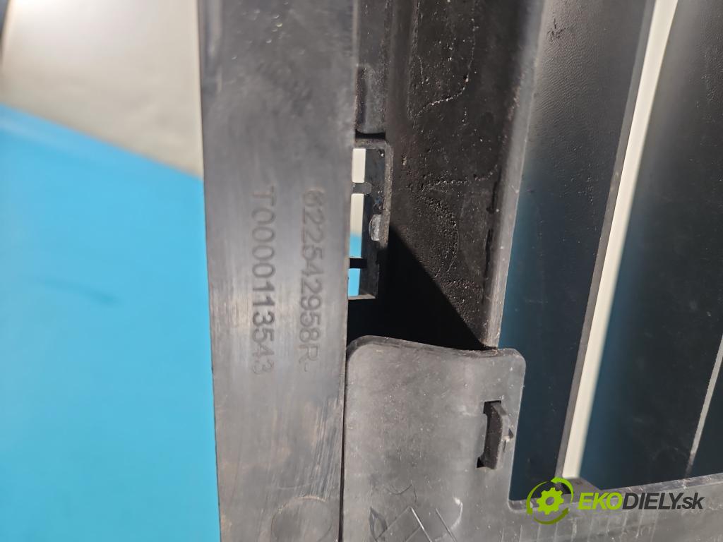 Renault Clio IV 2012-2020 1.2 16V 73 HP manual 54 kW 1149 cm3 5- blenda mriežka: nárazník stredová 628165104R