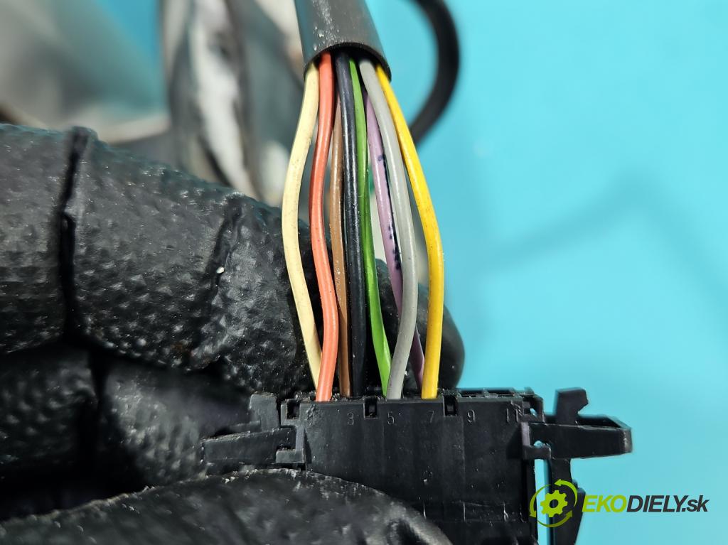 Skoda Octavia II 2004-2013 1.9 tdi 105 HP manual 77 kW 1896 cm3 5- zrkadlo ľavé  (Kľučka dverí ostatné)