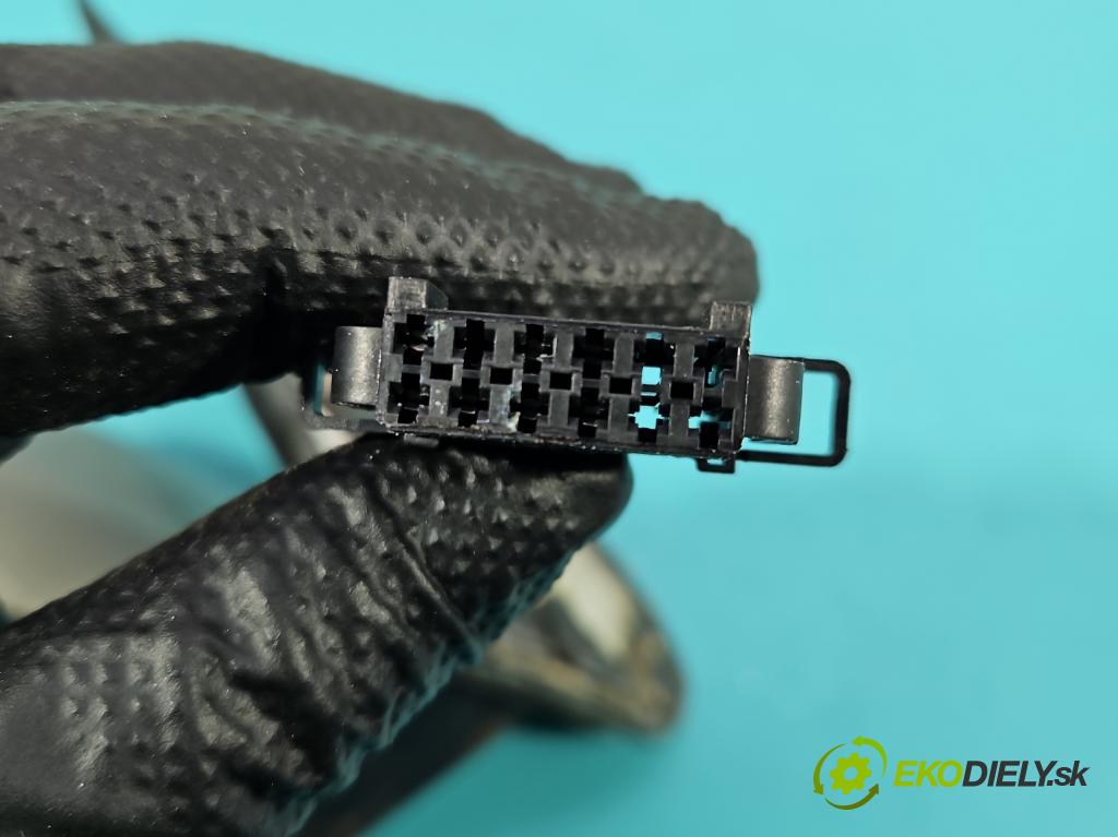 Skoda Octavia II 2004-2013 1.9 tdi 105 HP manual 77 kW 1896 cm3 5- zrkadlo ľavé  (Kľučka dverí ostatné)