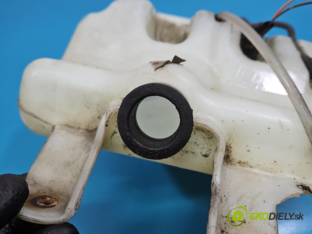 Nissan Micra K12 2003-2010 1.5 dci 82 HP manual 60 kW 1461 cm3 3- nádržka tekutina: ostrekovačov