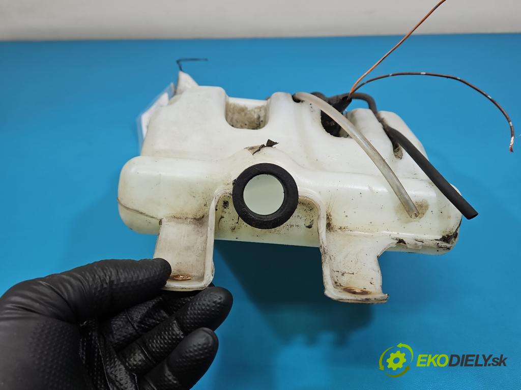 Nissan Micra K12 2003-2010 1.5 dci 82 HP manual 60 kW 1461 cm3 3- nádržka tekutina: ostrekovačov