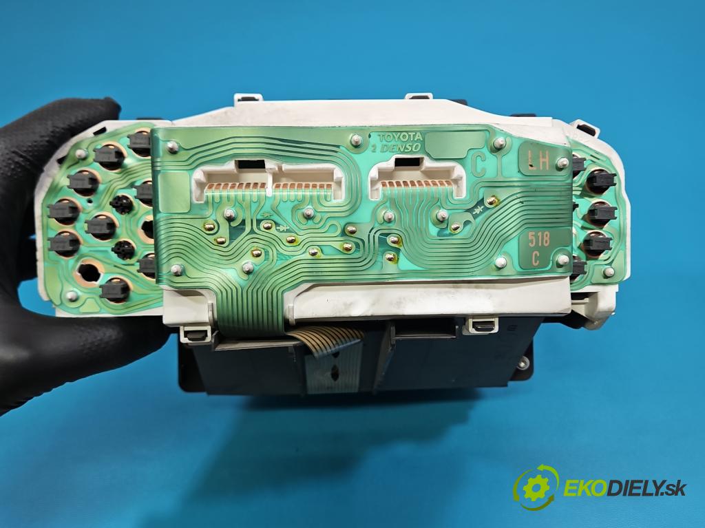 Toyota Yaris I 1999-2005 1.4 D4D 75 hp manual 55 kW 1364 cm3 5- Přístrojová deska 21655865-3 (Přístrojová deska)