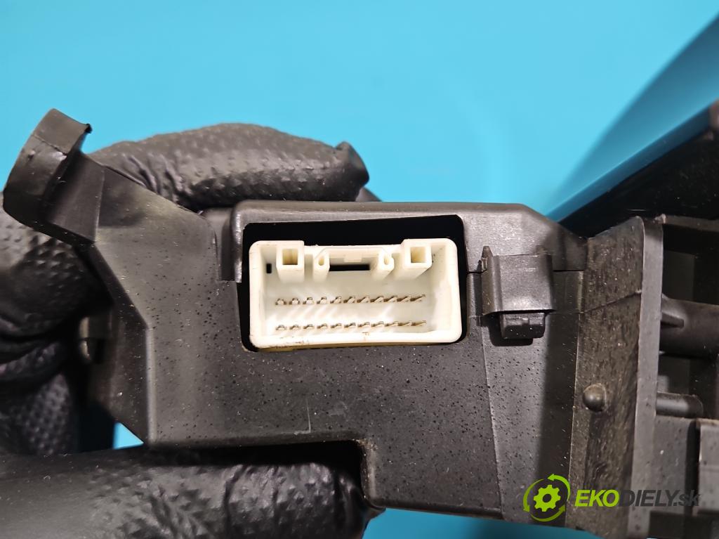 Toyota Yaris I 1999-2005 1.4 D4D 75 hp manual 55 kW 1364 cm3 5- Přístrojová deska 21655865-3 (Přístrojová deska)