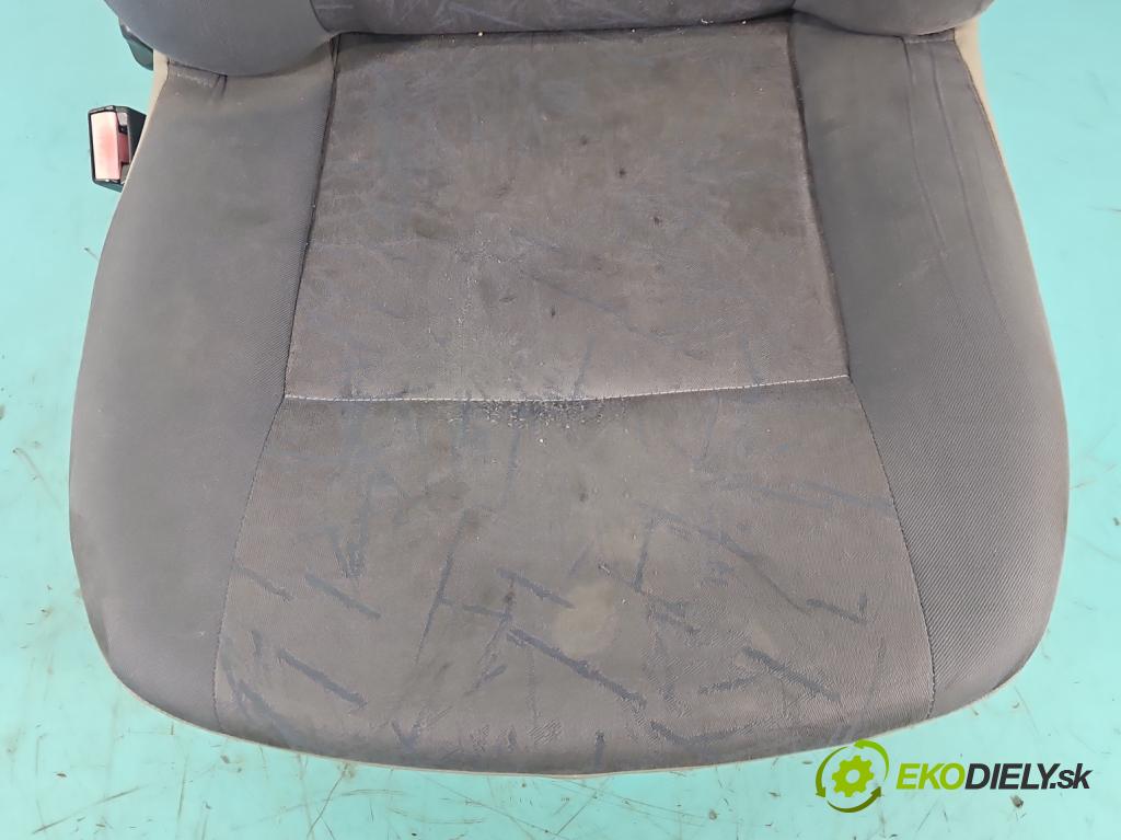 Toyota Yaris I 1999-2005 1.4 D4D 75 HP manual 55 kW 1364 cm3 5- Sedačka ľavý (Sedadlo)