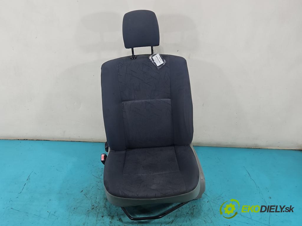 Toyota Yaris I 1999-2005 1.4 D4D 75 HP manual 55 kW 1364 cm3 5- Sedačka ľavý  (Sedadlo)