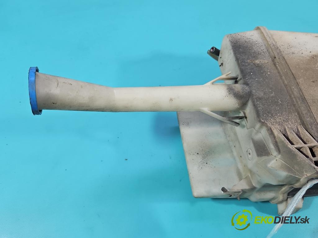 Toyota Avensis II T25 2003-2008 1.8 vvti 129 HP manual 95 kW 1794 cm3 4- nádržka tekutina: ostrekovačov