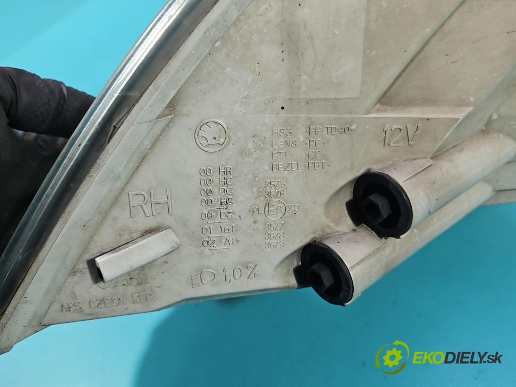 Skoda Octavia II 2004-2013 1.9 tdi 105 HP manual 77 kW 1896 cm3 5- Reflektor: pravý  (Svetlo predné pravé)