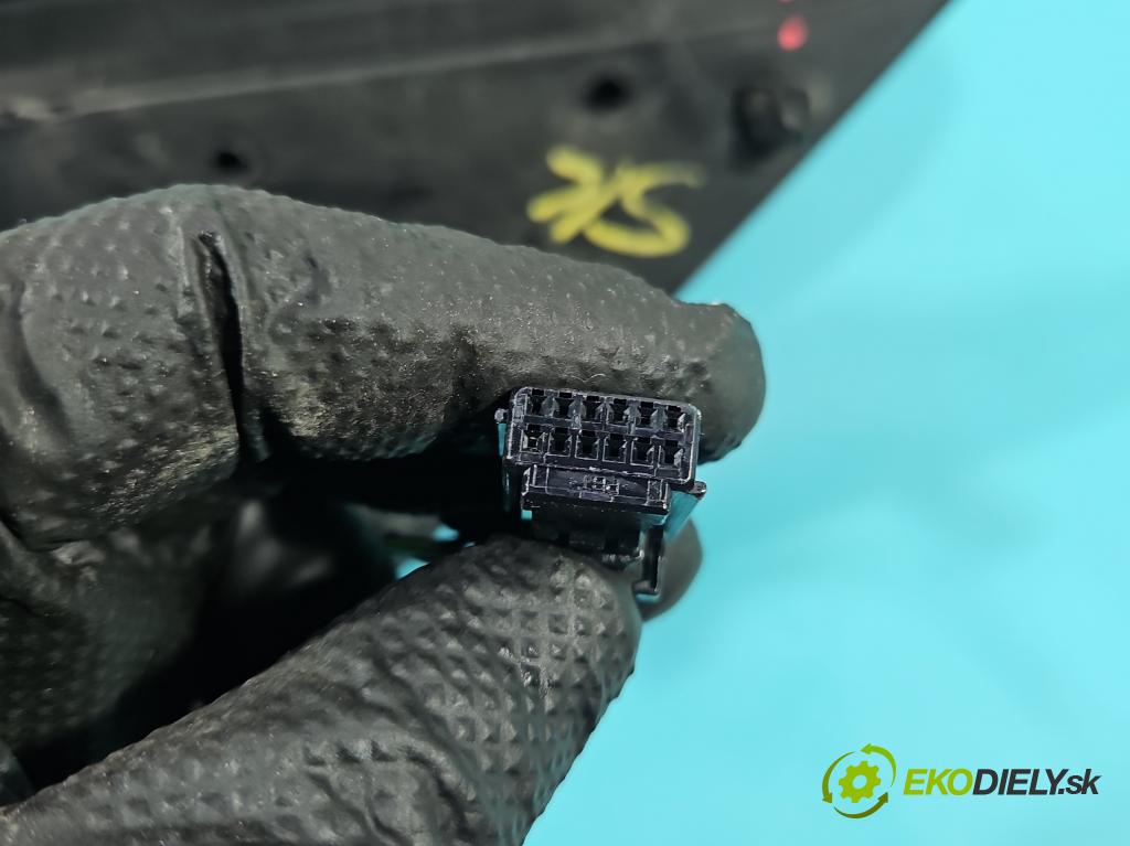 Renault Express 1.5 dci 95 HP manual 70 kW 1461 cm3 5- zrkadlo ľavé  (Kľučka dverí ostatné)