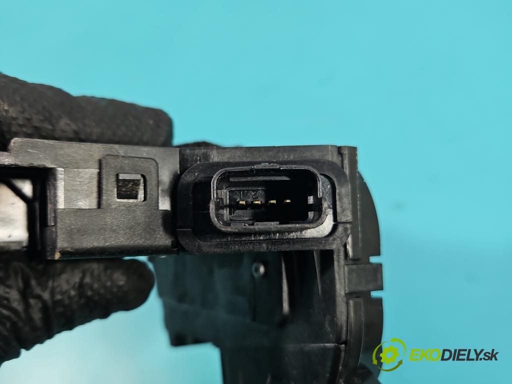 Renault Express 1.5 dci 95 HP manual 70 kW 1461 cm3 5- zámok zadné pravý 825029568R