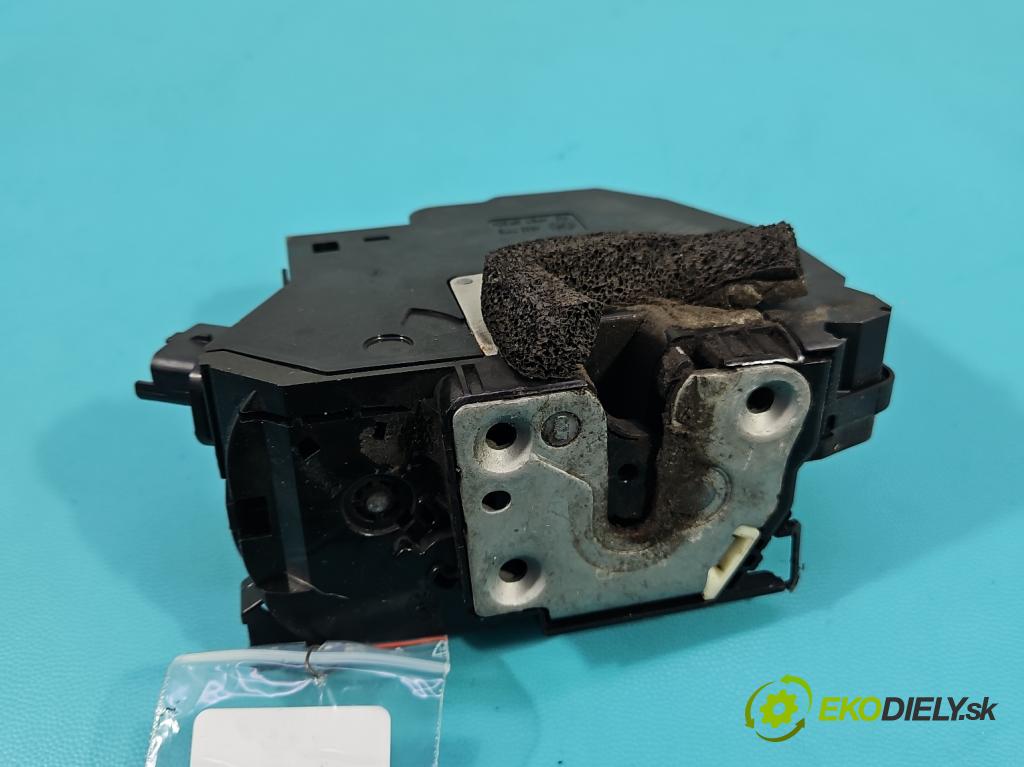 Renault Express 1.5 dci 95 HP manual 70 kW 1461 cm3 5- zámok zadné pravý 825029568R