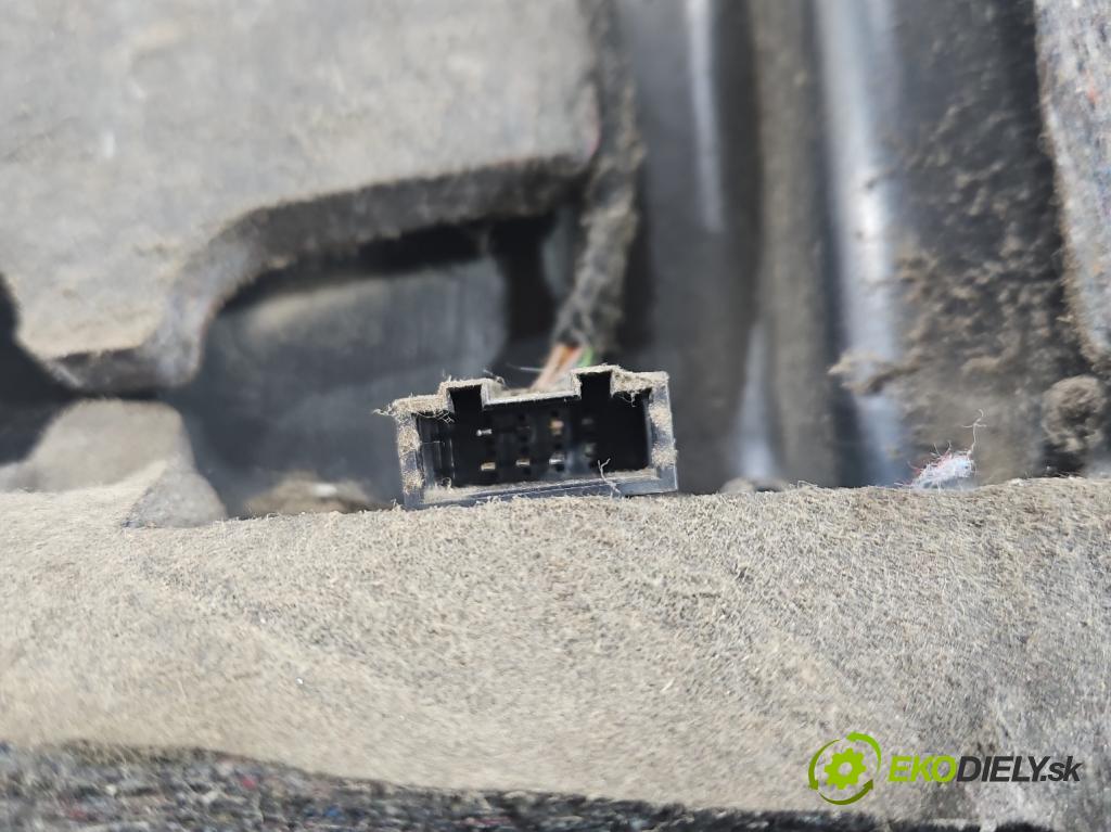 Audi A3 8P 2003-2012 2.0 tdi 140 HP manual 103 kW 1968 cm3 5- kastlík 8P1857035G