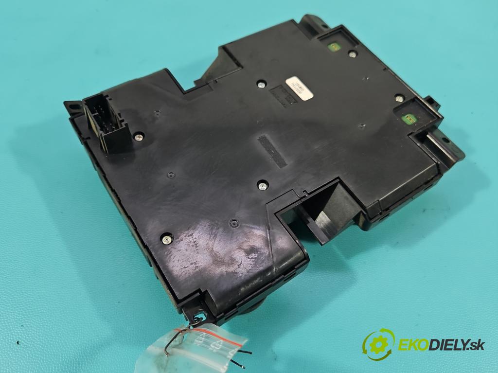 Volvo V50 2.0d 136 HP manual 100 kW 1997 cm3 5- panel kúrenia 8697155