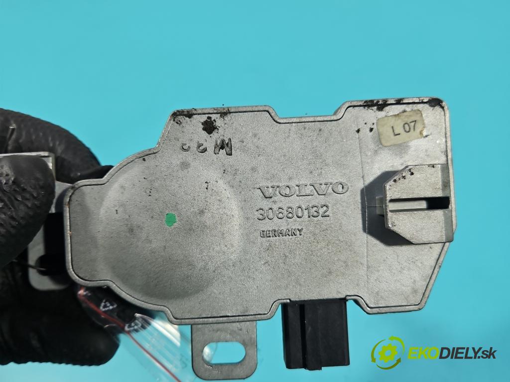 Volvo V50 2.0d 136 HP manual 100 kW 1997 cm3 5- Blokáda: řízení: 30680132 (Riadenie ostatné)