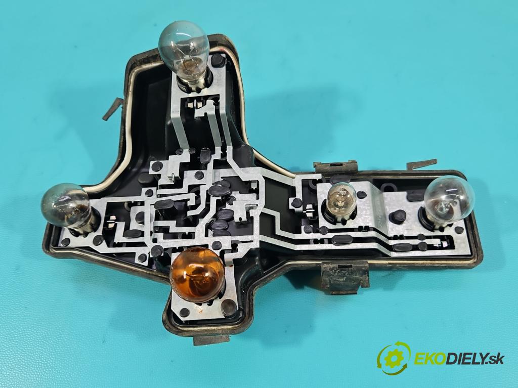 Vw Touran I 2003-2015 2.0 tdi 160 HP manual 118 kW 1968 cm3 5- svetlo / reflektor zadné pravé  (Kľučka dverí ostatné)