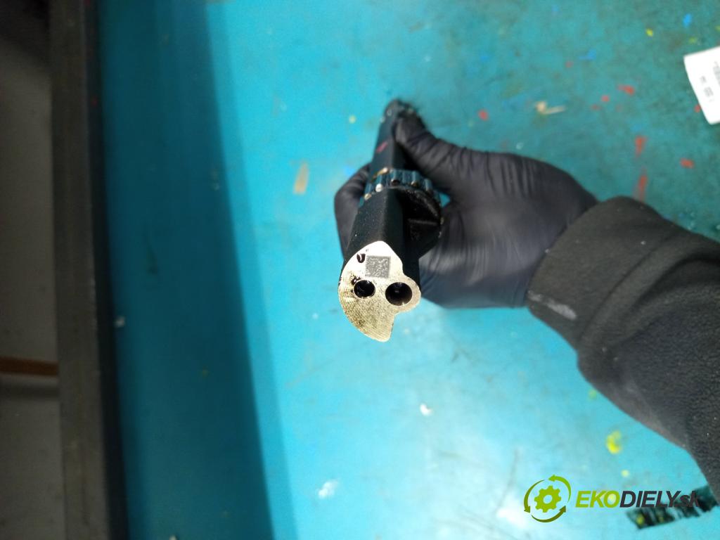 Land rover Discovery Sport 2014-2019 L550 2.0d 150 hp automatic 110 kW 1999 cm3 5- Váleček: vyvažovací G4D36A305BB