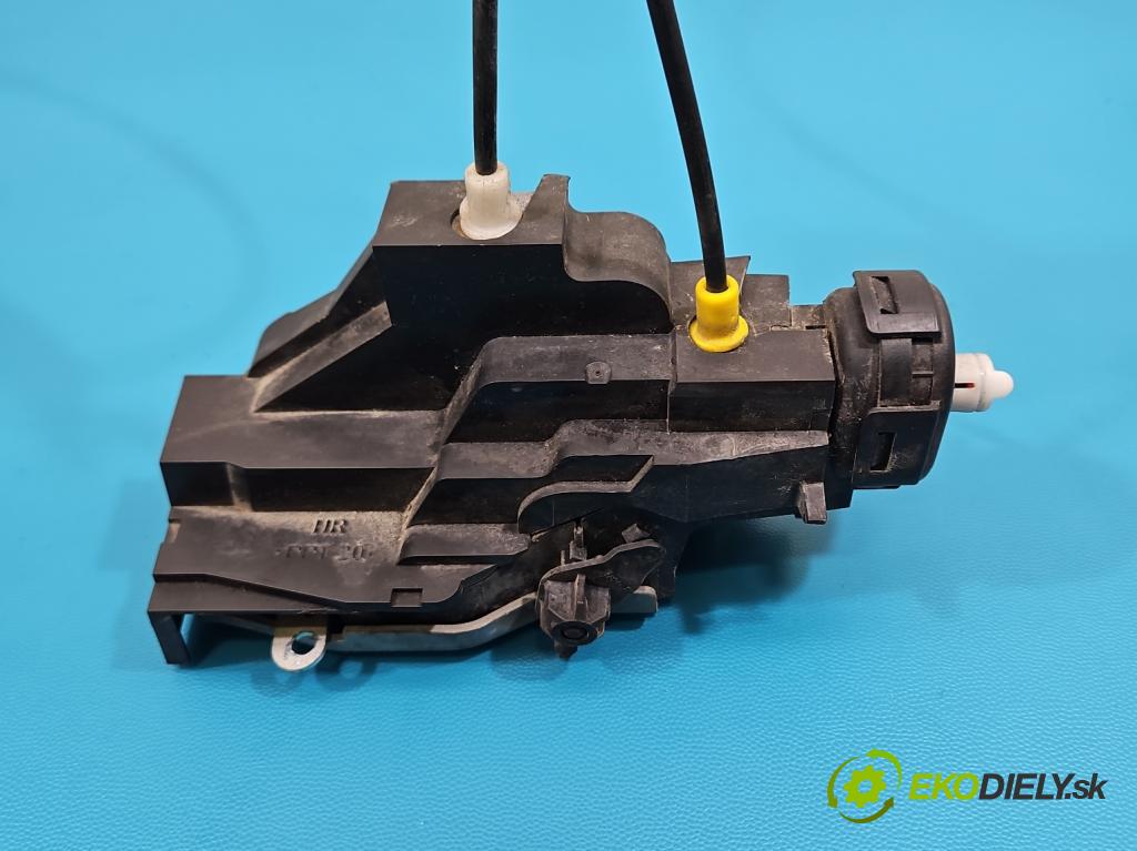 Mercedes A W168 1997-2004 1.7 cdi 95 hp manual 70 kW 1689 cm3 5- zámek zadní pravý