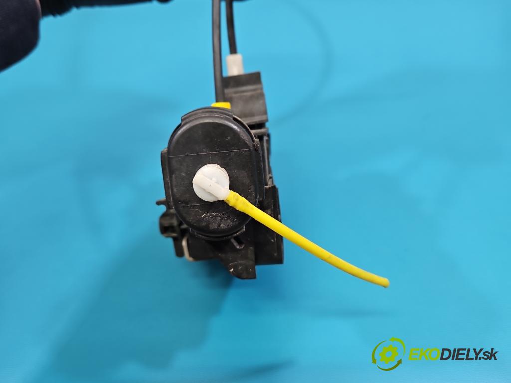 Mercedes A W168 1997-2004 1.7 cdi 95 hp manual 70 kW 1689 cm3 5- zámek zadní pravý