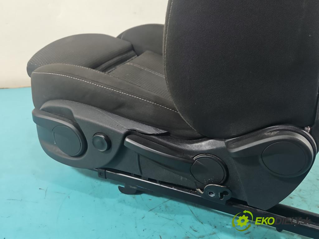 Opel Astra IV 2009-2015 1.7 cdti 125 hp manual 92 kW 1686 cm3 5- Sedadlo levý  (Sedadlo)