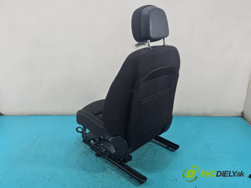 Opel Astra IV 2009-2015 1.7 cdti 125 hp manual 92 kW 1686 cm3 5- Sedadlo pravý  (Sedadlo)