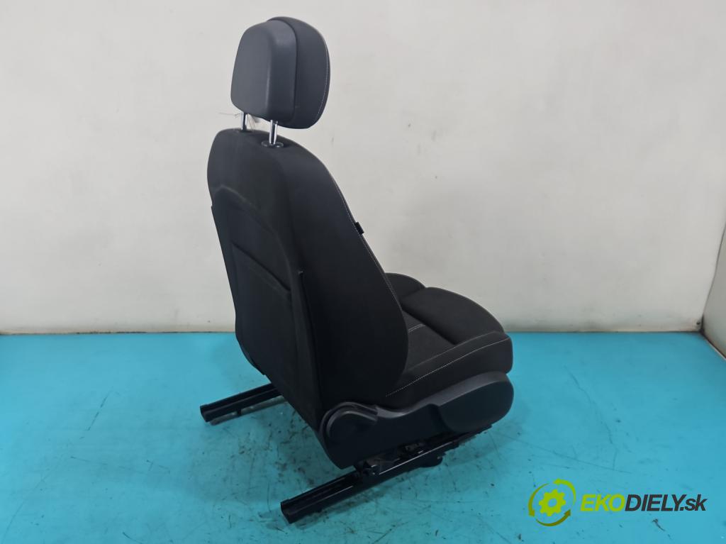 Opel Astra IV 2009-2015 1.7 cdti 125 hp manual 92 kW 1686 cm3 5- Sedadlo pravý  (Sedadlo)