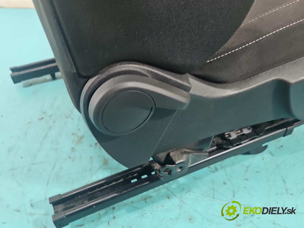 Opel Astra IV 2009-2015 1.7 cdti 125 hp manual 92 kW 1686 cm3 5- Sedadlo pravý  (Sedadlo)