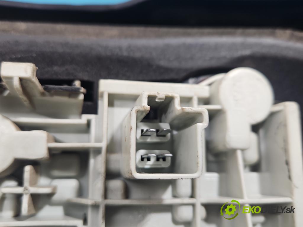 Volvo V50 2.0d 136 HP manual 100 kW 1997 cm3 5- svetlo / reflektor zadné ľavé 30698918 (Kľučka dverí ostatné)