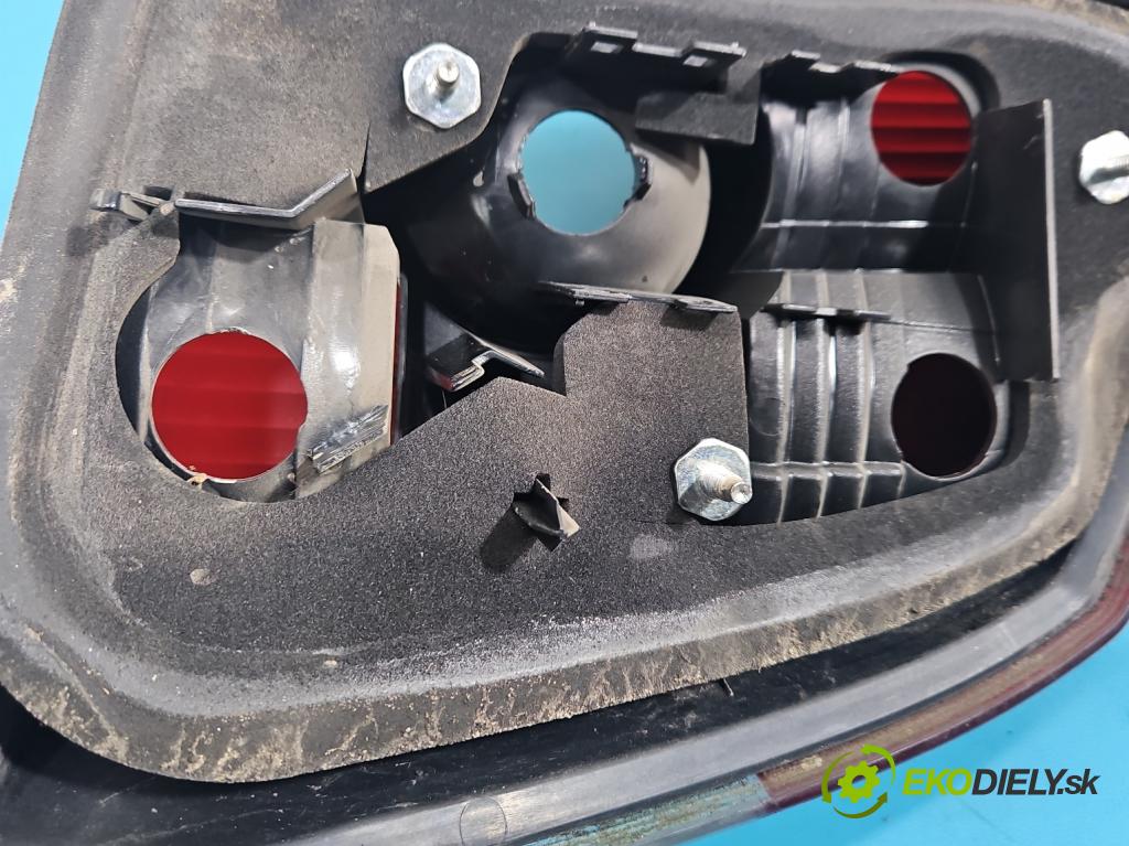 Volvo V50 2.0d 136 HP manual 100 kW 1997 cm3 5- svetlo / reflektor zadné ľavé 30698918 (Kľučka dverí ostatné)