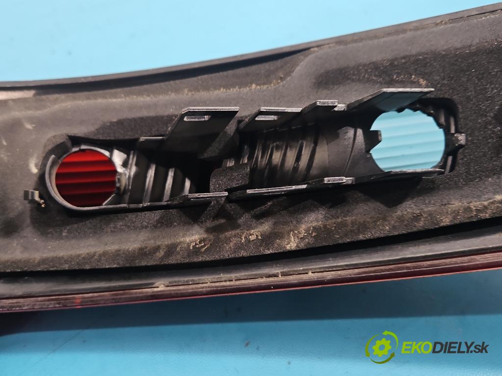 Volvo V50 2.0d 136 HP manual 100 kW 1997 cm3 5- svetlo / reflektor zadné ľavé 30698918 (Kľučka dverí ostatné)