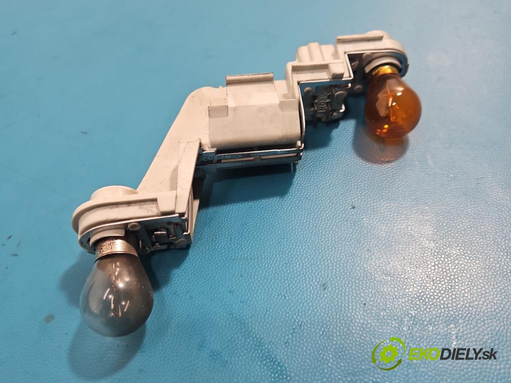 Volvo V50 2.0d 136 HP manual 100 kW 1997 cm3 5- svetlo / reflektor zadné ľavé 30698918 (Kľučka dverí ostatné)