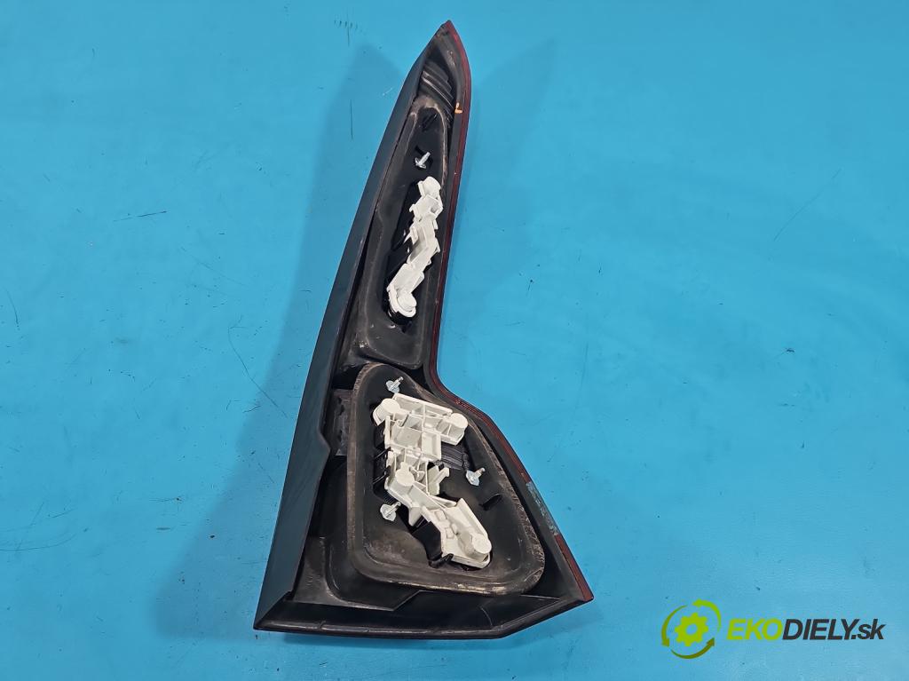 Volvo V50 2.0d 136 HP manual 100 kW 1997 cm3 5- svetlo / reflektor zadné ľavé 30698918 (Kľučka dverí ostatné)