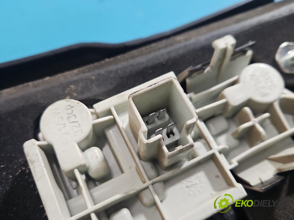 Volvo V50 2.0d 136 HP manual 100 kW 1997 cm3 5- svetlo / reflektor zadné pravé 30678748 (Kľučka dverí ostatné)