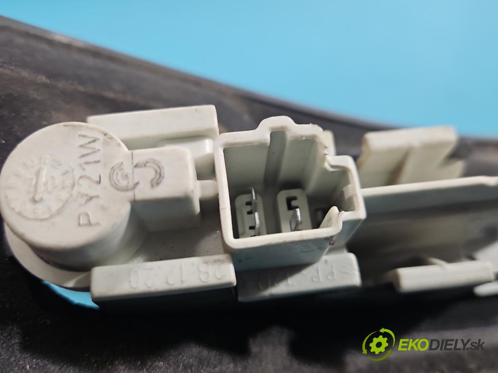 Volvo V50 2.0d 136 HP manual 100 kW 1997 cm3 5- svetlo / reflektor zadné pravé 30678748 (Kľučka dverí ostatné)