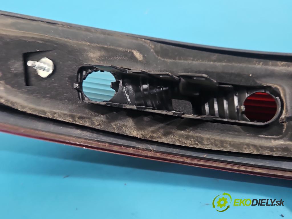 Volvo V50 2.0d 136 HP manual 100 kW 1997 cm3 5- svetlo / reflektor zadné pravé 30678748 (Kľučka dverí ostatné)