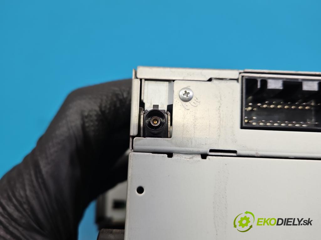 Land rover Range Rover sport I L320 3.6 TD V8 272 HP automatic 200 kW 3628 cm3 5- Radio originál VUX500500