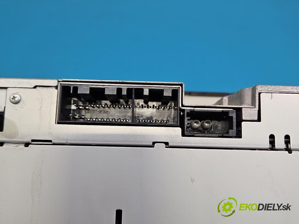 Land rover Range Rover sport I L320 3.6 TD V8 272 HP automatic 200 kW 3628 cm3 5- Radio originál VUX500500